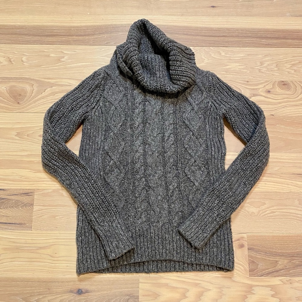 Abercrombie & Fitch Grey turtle neck sweater
